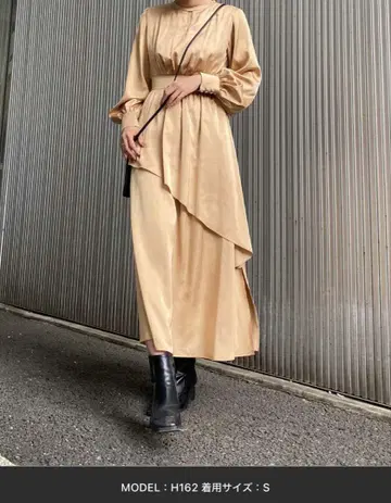 Ameri 아메리 비대칭 새틴 롱 원피스