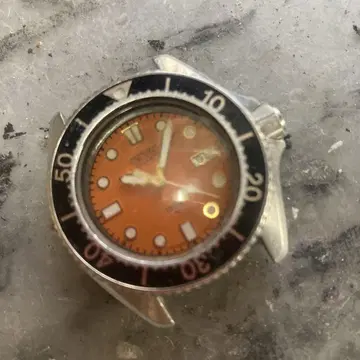 SEIKO 다이버 오렌지 다이얼 쿼츠 손목시계