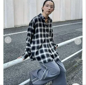 체크 오버 셔츠 emmi 블랙