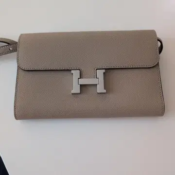H 모카 컬러 플랩식 숄더 장지갑