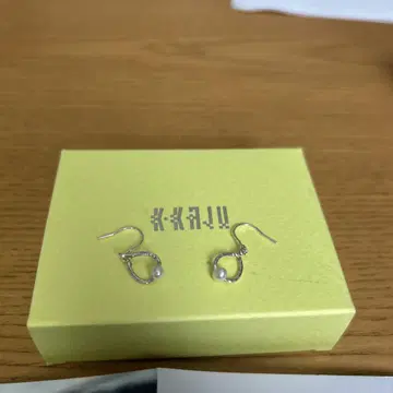 K.KAJU 실버 925 펄 장식 후프 귀걸이