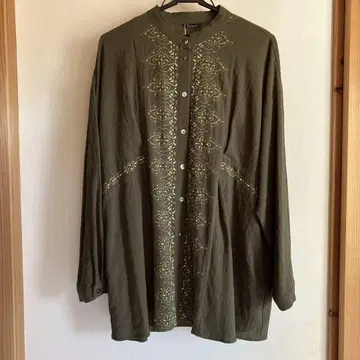 Cachette 올리브색 자수 긴팔 셔츠