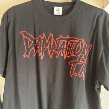 DAMNATON T.A 'RED' 유닛 로고 티셔츠