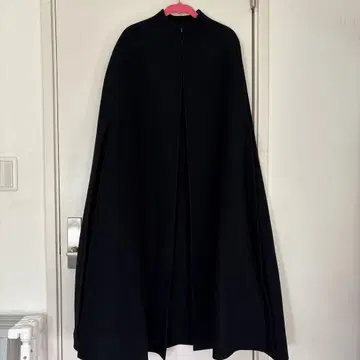 매디슨 블루 케이프 롱 코트 블랙
