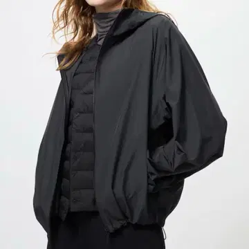 택 포함 새상품 유니클로 포켓터블 UV컷 후드티 블랙