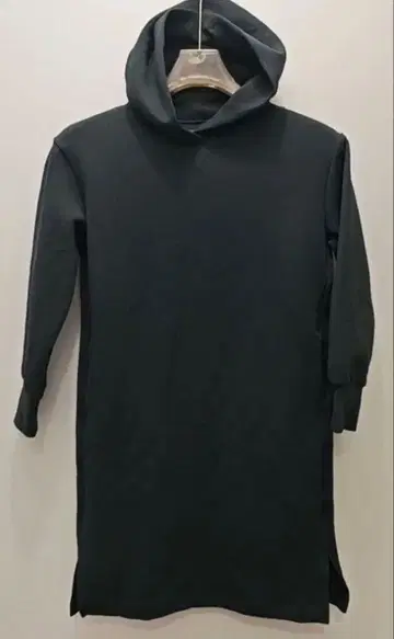 블랙 후드 부착 후드티
