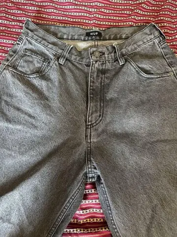 HUF 그레이 스트레이트 데님