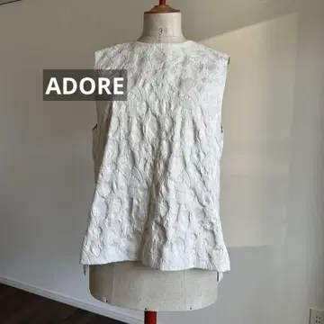 ADORE 화이트 슬리브리스 상의 M