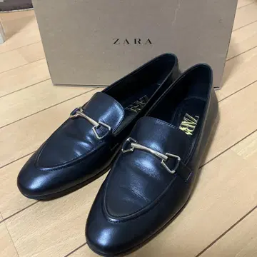 Zara 누아르 베이직 레더 로퍼 모카신