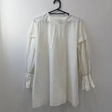바니스뉴욕 블라우스 화이트 풀오버 개더 디자인
