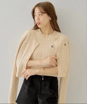 Chico [ SET ITEM ] 앙상블 케이블 가슴 자수 가디건