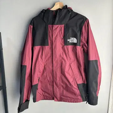 THE NORTH FACE 마운틴 다운 파카 버건디/블랙