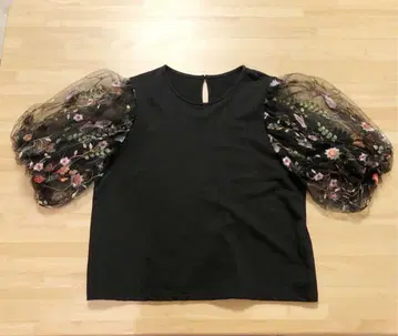 CHUBBY CURVY 차비 커비 상의 자수 튤