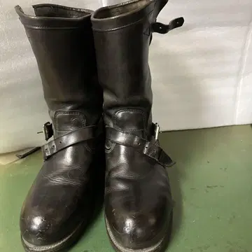 Chippewa 블랙 부츠 백 스트랩 포함