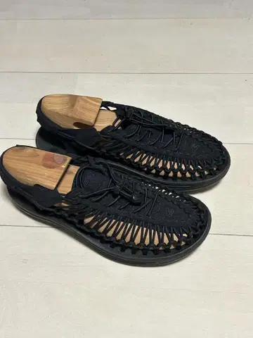 KEEN 킨 UNEEK 유니크 블랙 스포츠 샌들 25.5cm