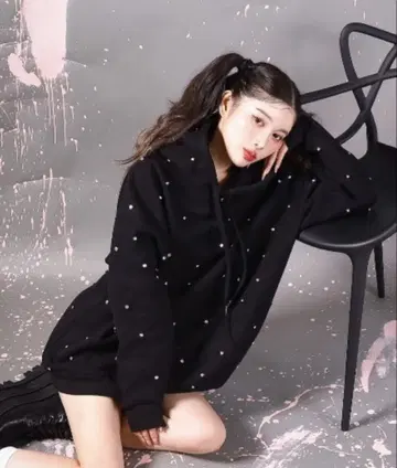 다리치 랜덤 비쥬 후디 블랙