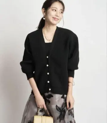 JUSGLITTY 펄 단추 루즈 가디건