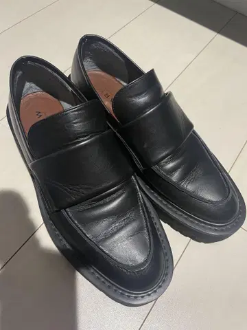 블랙 가죽 로퍼