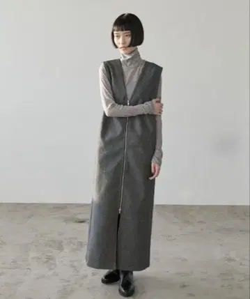 [ 미사용품/2024AW ] AIC. 딥 V넥 롱 원피스 그레이