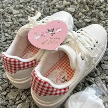 시마무라 x 산리오 콜라보 스니커즈 아오키 미사코
