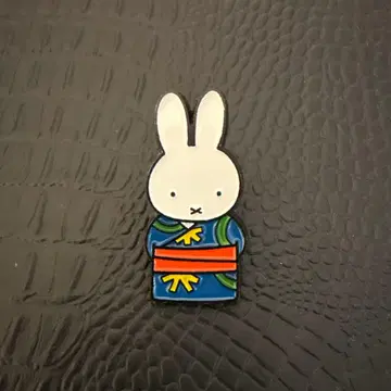 미피 오란다관 핀 배지 만박