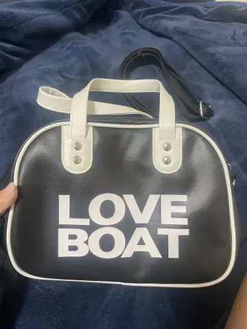 LOVE BOAT 숄더백 블랙과 화이트
