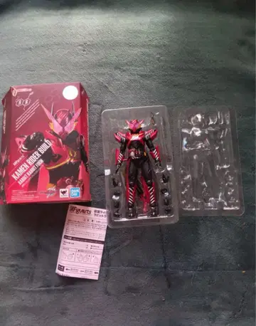 [ 새상품급 ] S.H.Figuarts 가면라이더 빌드 토끼토끼 폼