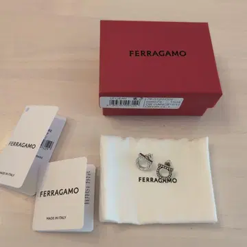 FERRAGAMO 실버 귀걸이