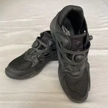 레어템 새상품급 Reebok PUMP COURT 매트 블랙 컬러 29cm
