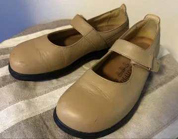 [ Birkenstock ] 베이지 플랫슈즈 벨크로 테이프식