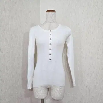 MICHAEL KORS 리브 티셔츠 화이트 긴팔 헨리넥 버튼