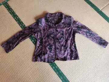 보라색과 블랙 꽃무늬 노카라 자켓