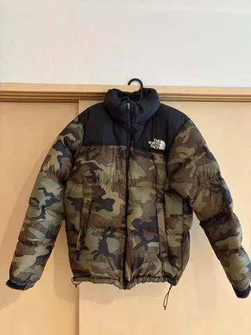 THE NORTH FACE 눕시 다운 자켓 카모 패턴