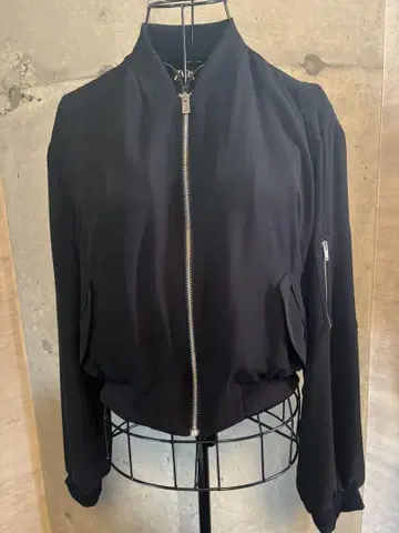 [ 새상품급 ] ZARA 크롭 봄버 자켓