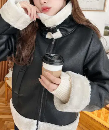 인조 가죽 x 인조 모피 무스탕 숏 블루종