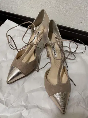 다이애나 펌프스 레이스업 미사용품