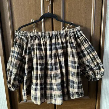 오프숄더 체크 무늬 블라우스 사이즈 0