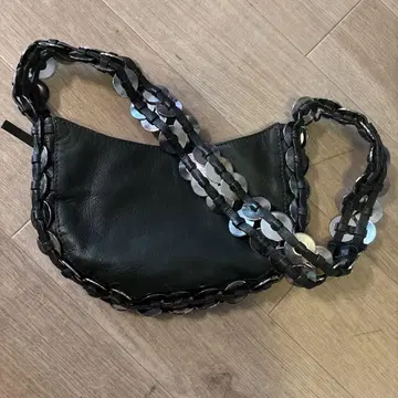 ZARA 바디백 착용 사진 있음