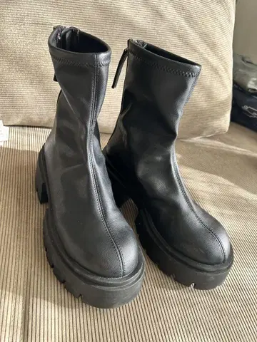 통굽 블랙 숏부츠