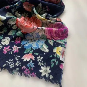 캐스키드슨 Cath Kidston 장미 무늬 스톨 머플러