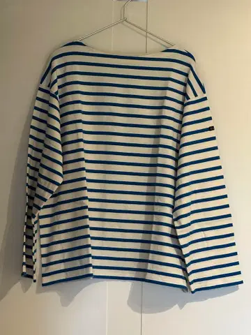 르 미노르 블루 화이트 스트라이프 긴팔 티셔츠