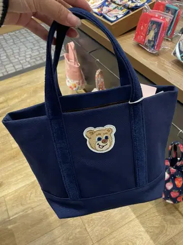 러브리 바이 페이러 올드 테디 와펜 토트백 네이비 소