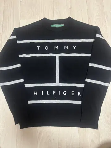 TOMMY HILFIGER 블랙 스웨터