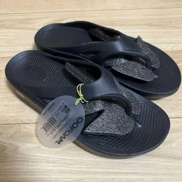 OOFOS 샌들