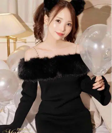 미셸 마카롱 퍼 오프숄더 니트 원피스