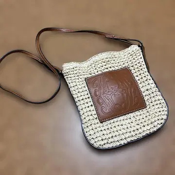 가격 인하. 숄더백