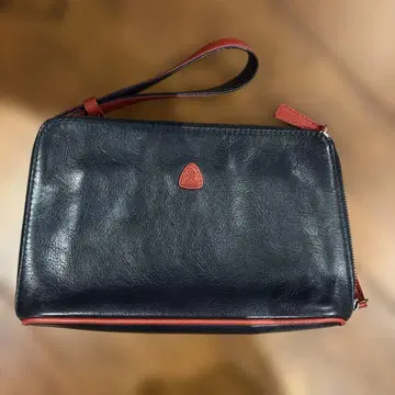 FUJITAKA 후지타카 가죽 클러치백 블랙과 빨간색