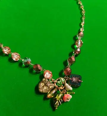 체코 비즈의 찰랑거리는 목걸이 핸드메이드