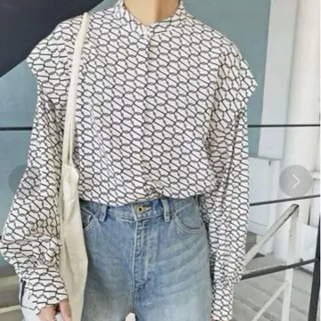 컨디션 최상 스픽 앤 스팬 모노그램 프린트 레이어 슬리브 블라우스 화이트