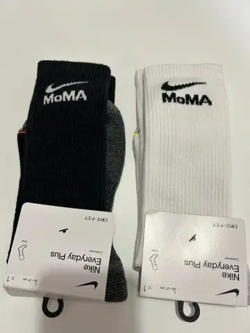 Nike x MoMA 삭스 양말 화이트 블랙 L